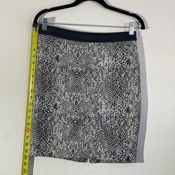 Guess Snake Printed A-Line Skirt
Style #W43D88W5QB0 - Picture 5 of 6